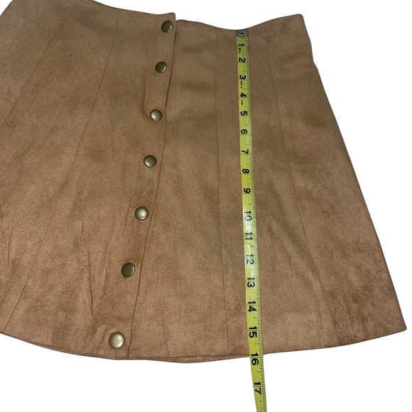 Altar'd State Faux Suede Snap Front Mini-Skirt Light Brown Sz M - Picture 4 of 9